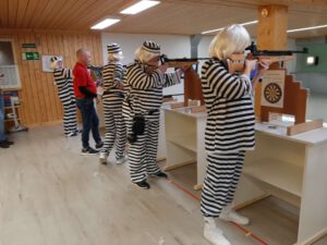 Die Räuber sind ausgebrochen.