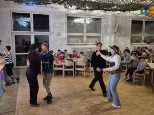 Traditioneller Schützentanz (leider ohne Könige, dafür mit den Rittern)