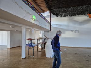 Es geht los mit den Abbau- und Aufräumarbeiten.